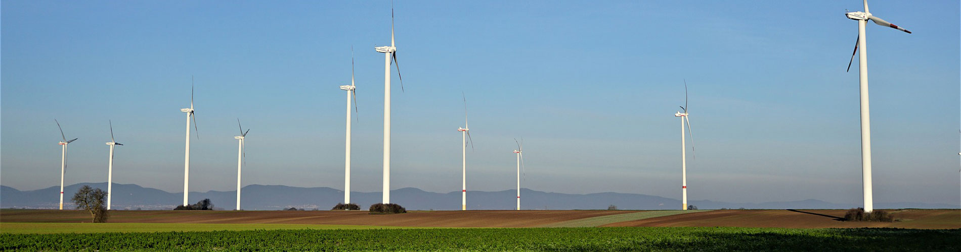 Foto: Pixabay Mehrere Windräder auf Feld