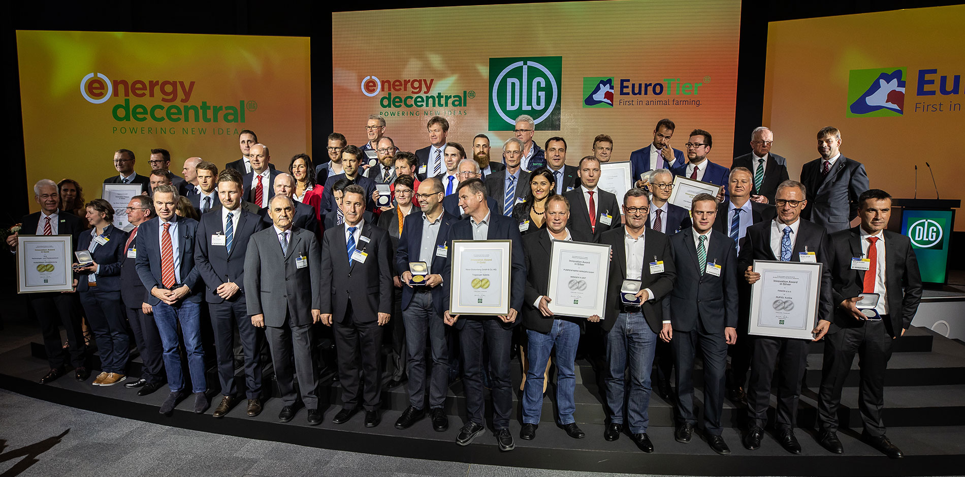 Gruppenfoto der Medaillengewinner des Innovation Award EnergyDecentral2018